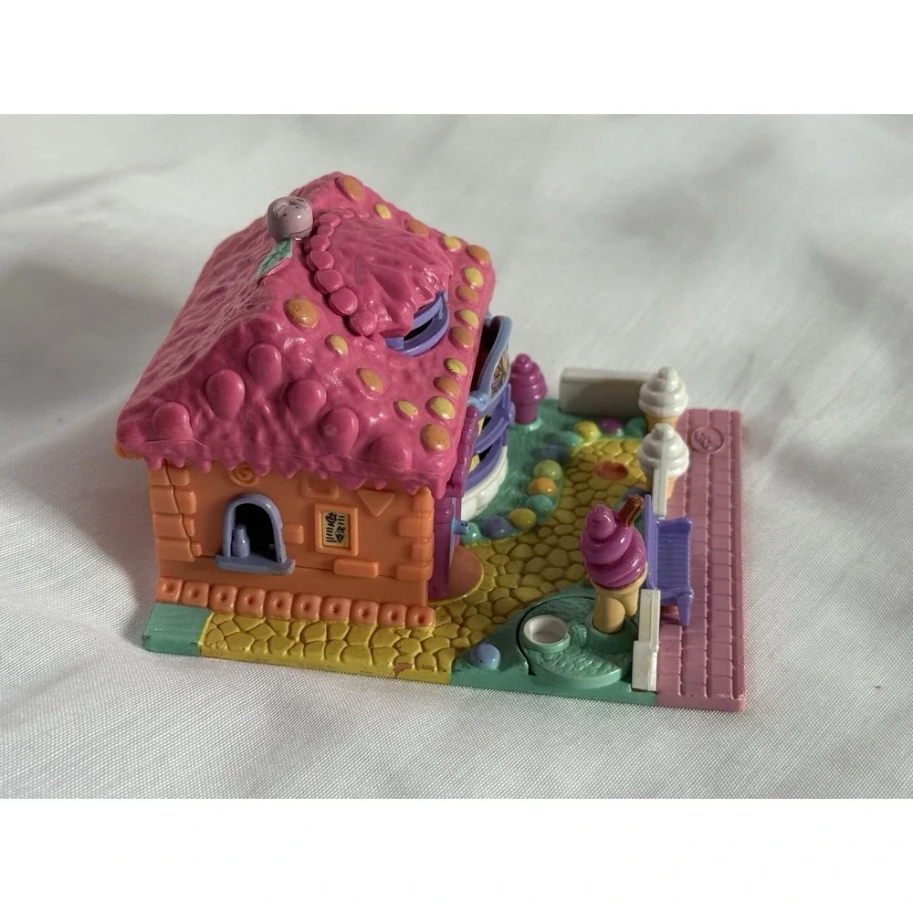 VTG 1995 Polly Pocket Bluebird Ice Cream Parlor Scented Playset No Figures